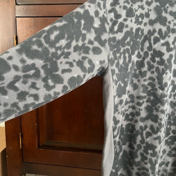 Women’s size extra large, black and gray cheetah sweatshirt from target. - Picture 4 of 5